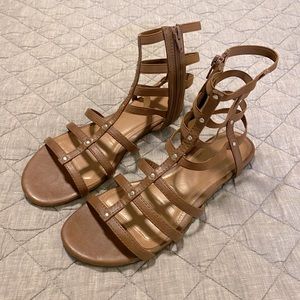 Strappy flat sandals - size 8